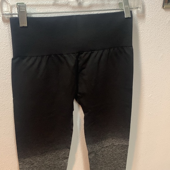 Gymshark Seamless Leggings NWOT - Picture 4 of 6